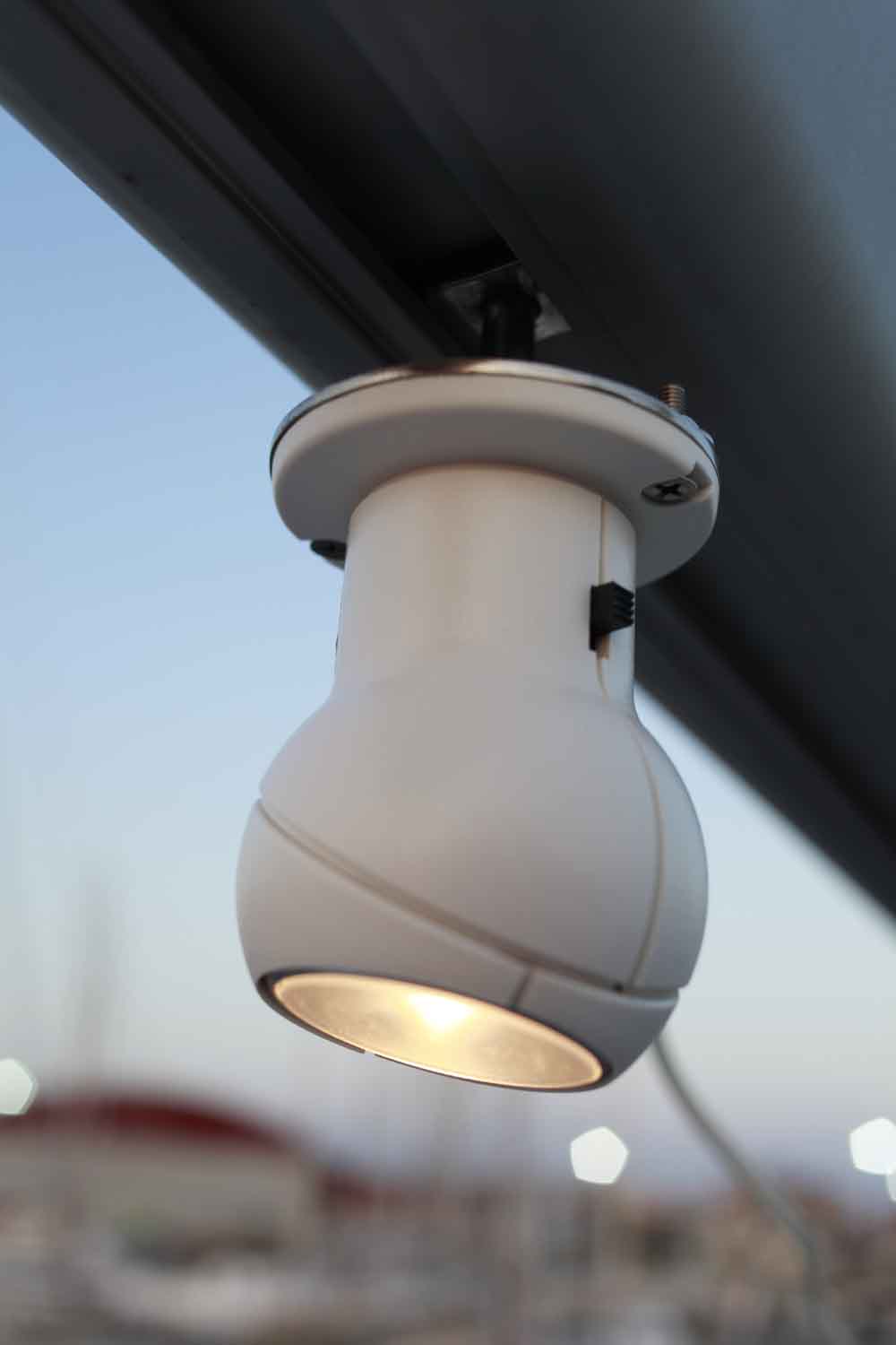 [Immagine: 2012313183838_lampada boma 06.jpg]